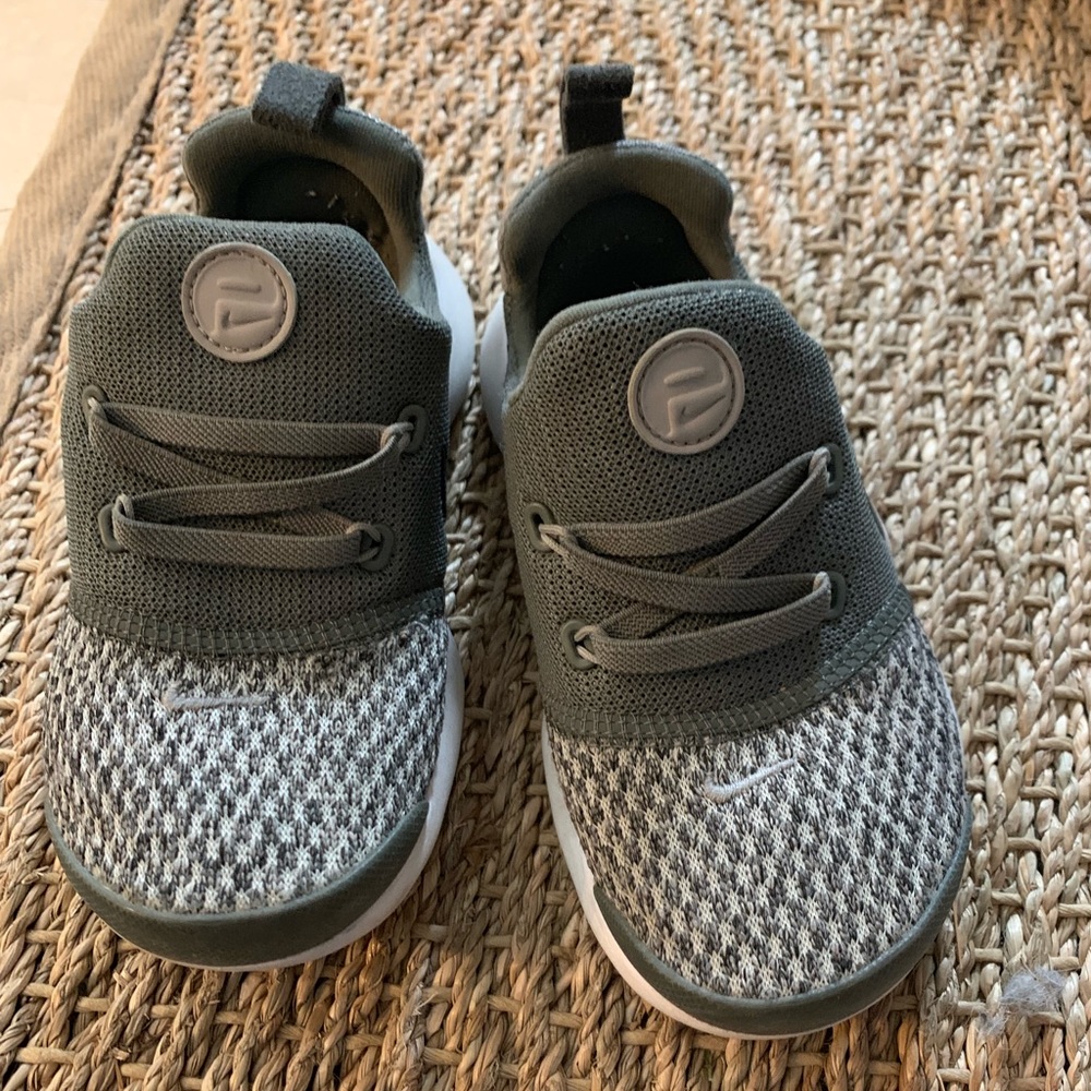 Nike toddler boy sneakers size 10